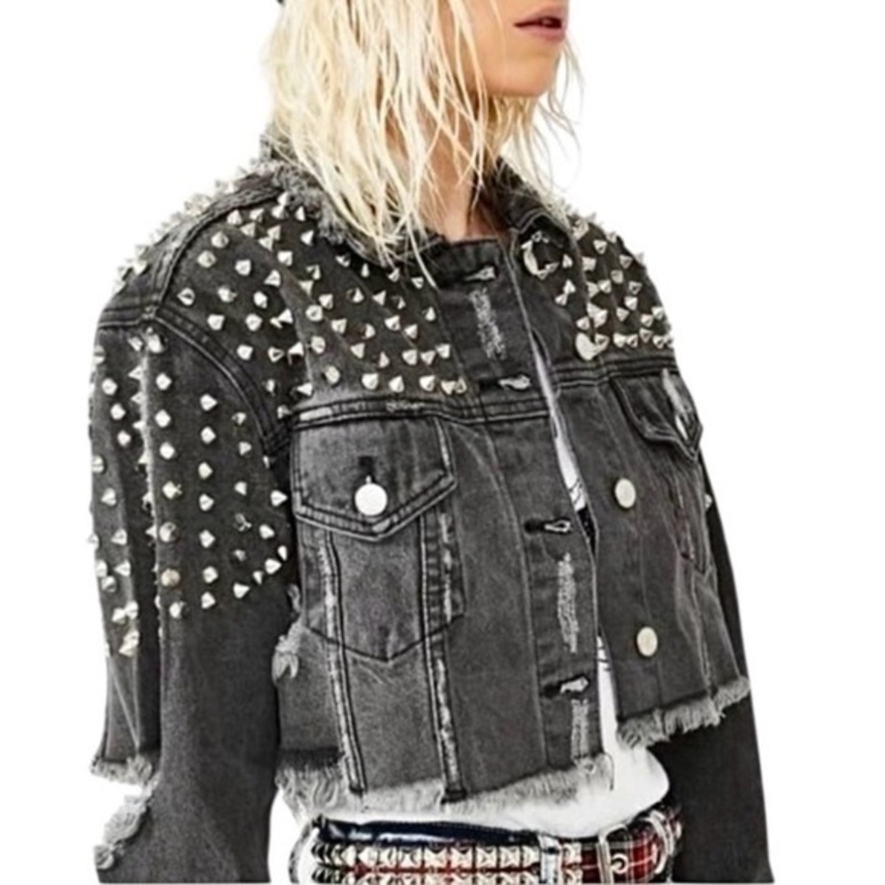 Azalea Wang AKIRA Lady Star Studded Cropped Denim Jacket Washed Black Medium